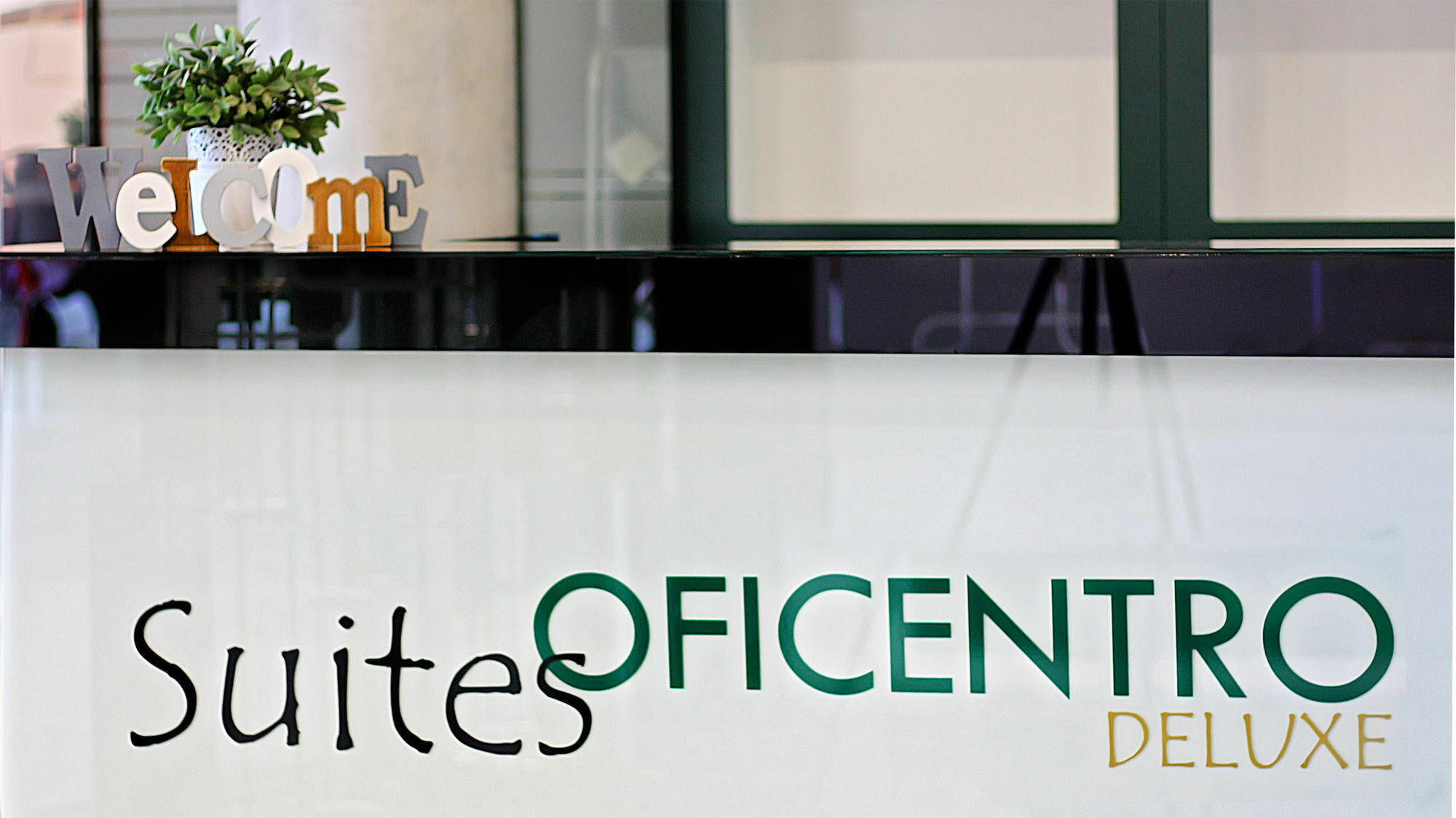 Apartamentos Suites Oficentro Deluxe Málaga Buitenkant foto